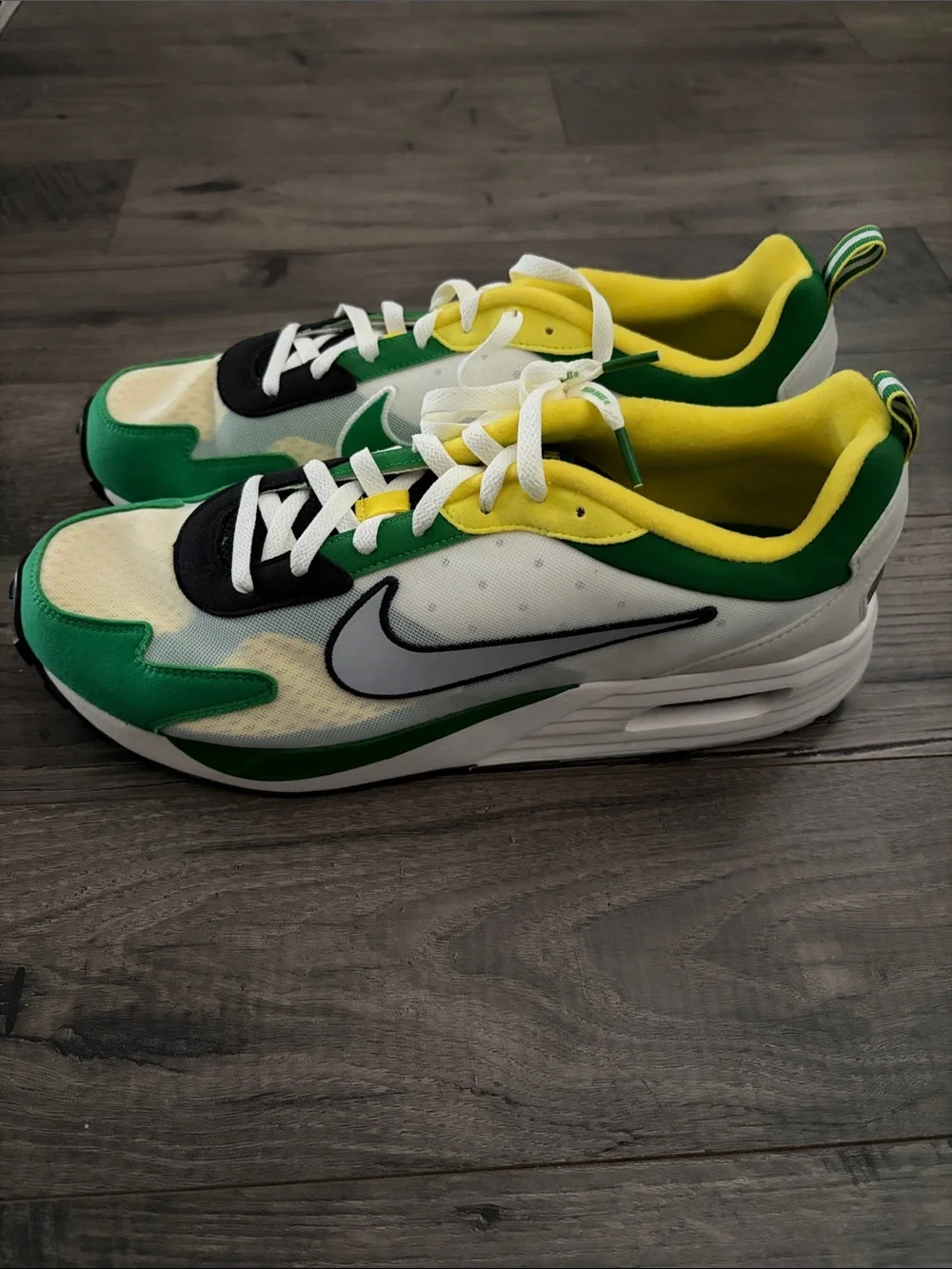 Nike Oregon Ducks Green, Yellow & White Athletic Sneakers
